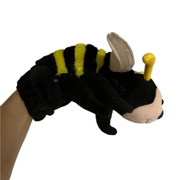 Bumblebee hand puppet - Picture 4 of 5